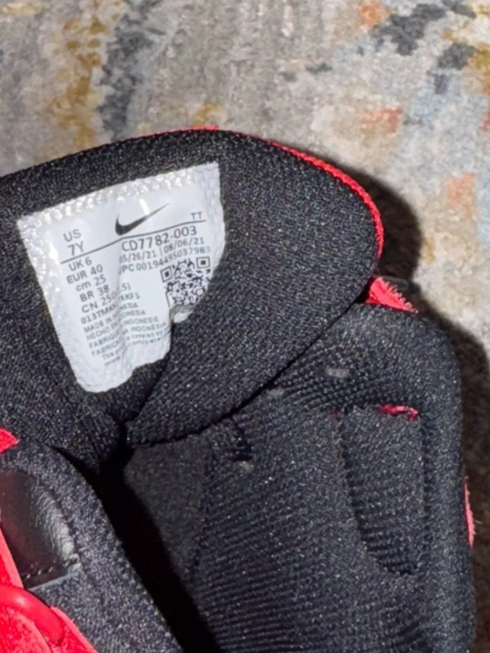 Nike Kids Court Borough in Black and Red